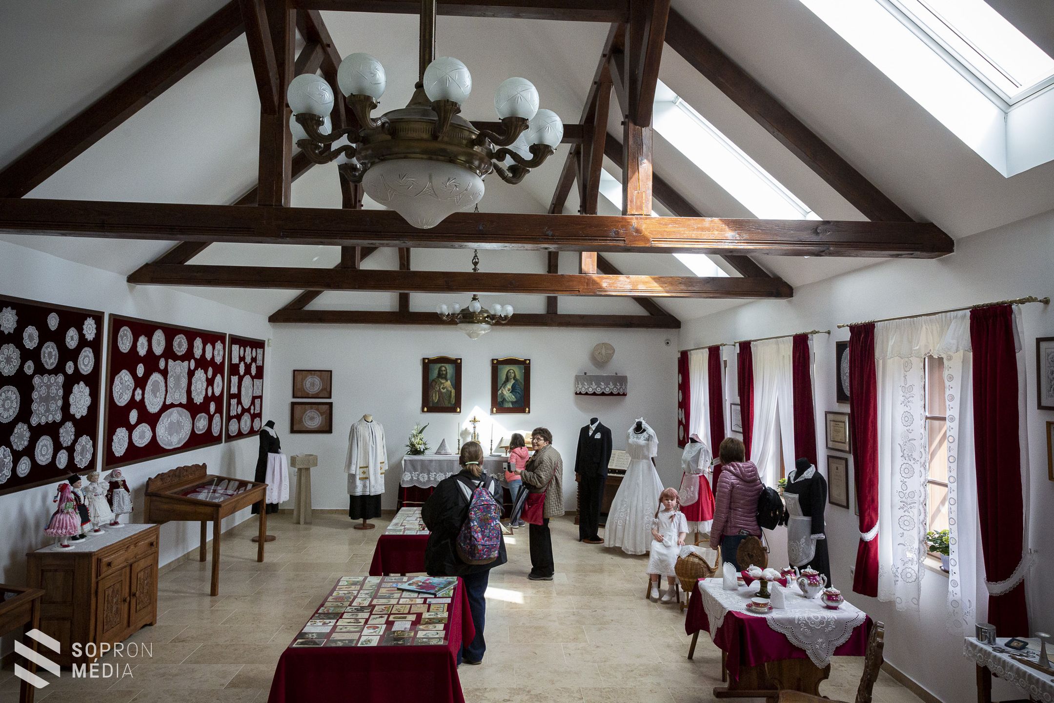 Húsvéti ámulat és törékeny művészet a Hegykői Csipkeházban