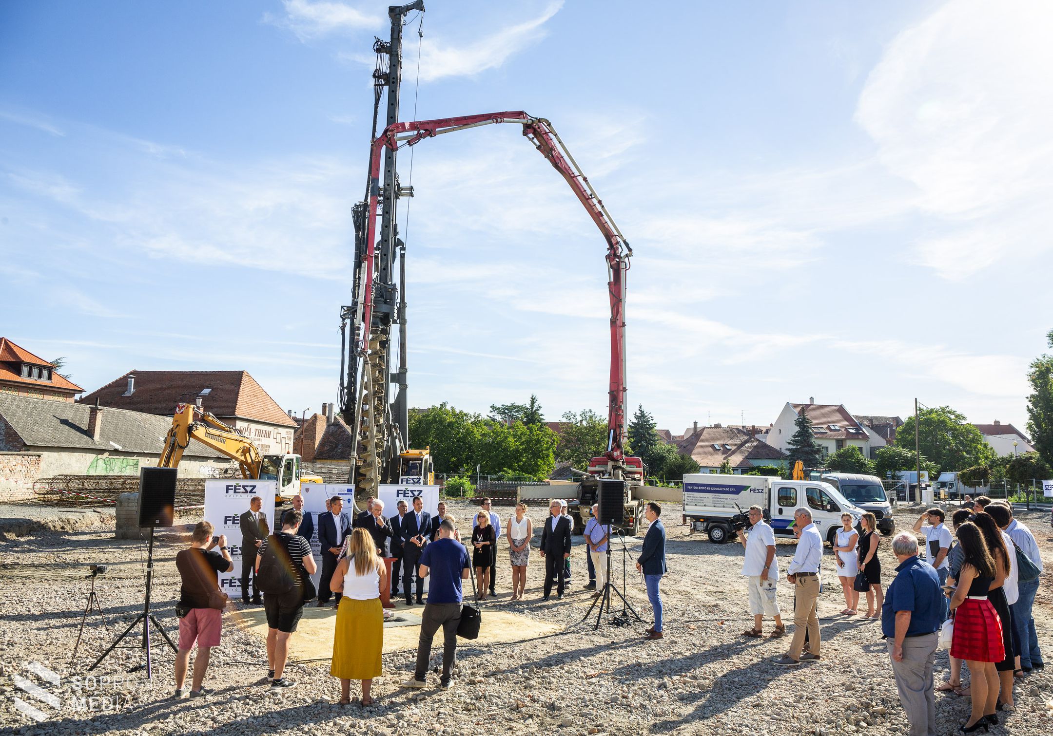 Alapkőletétel – megkezdődött a parkolóház építése az Árpád utcában