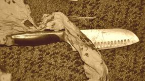 Apát és lányát is megszúrta