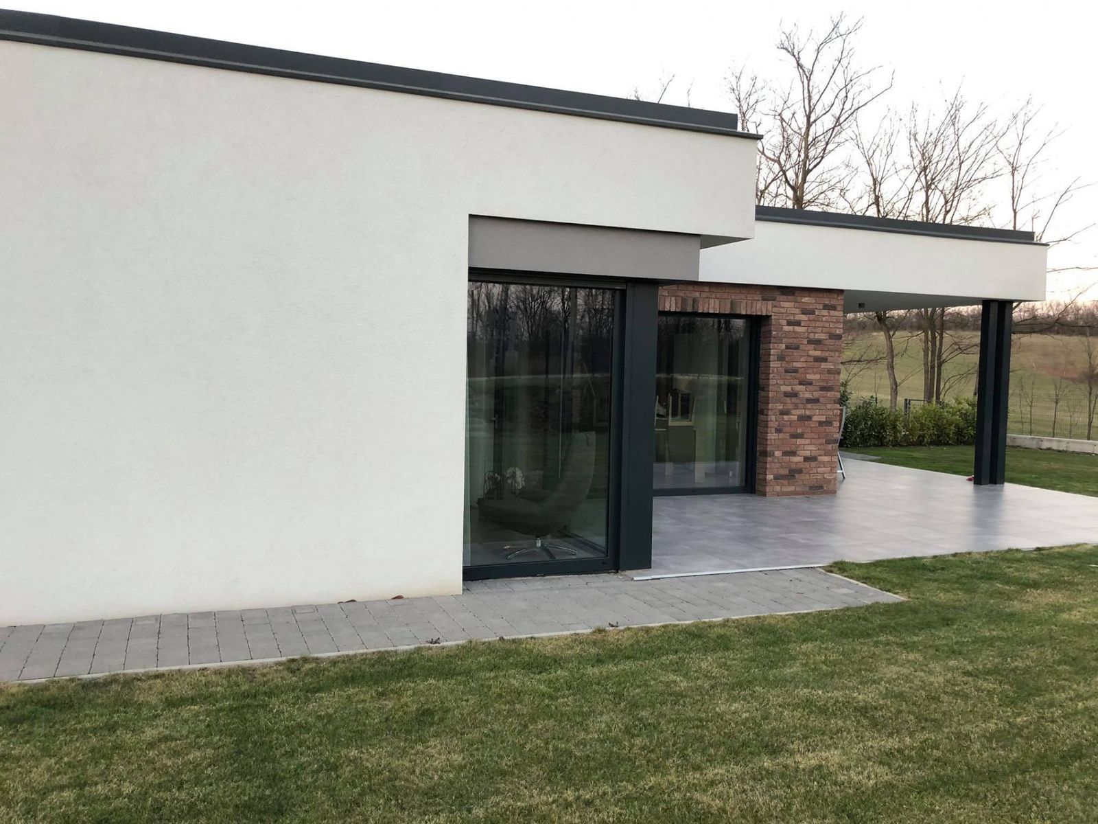 Internorm Ártér mögött a tájba simulva Győrújbaráton