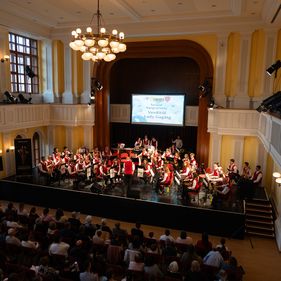 Verditől Lady Gagáig - széles palettával készült a Juventus zenekar