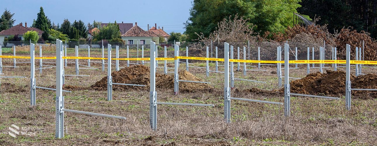 Két hektárnyi napelempark épül Undon