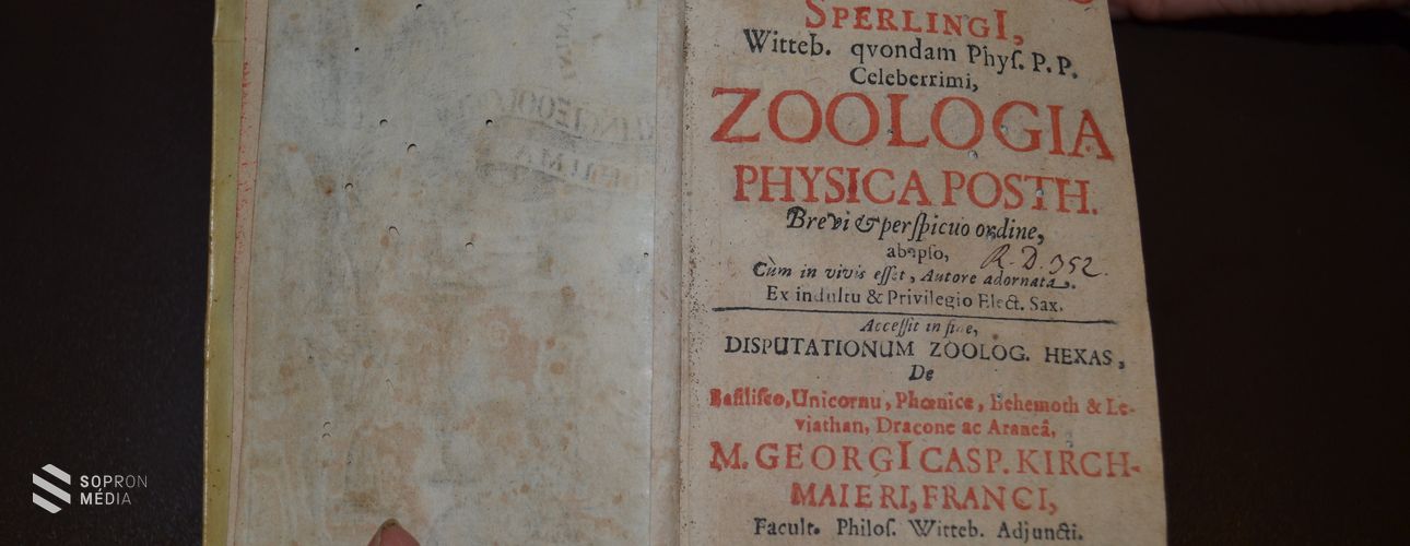 Ritkaság a Líceum műemlékkönyvtárában: Zoologia physica…