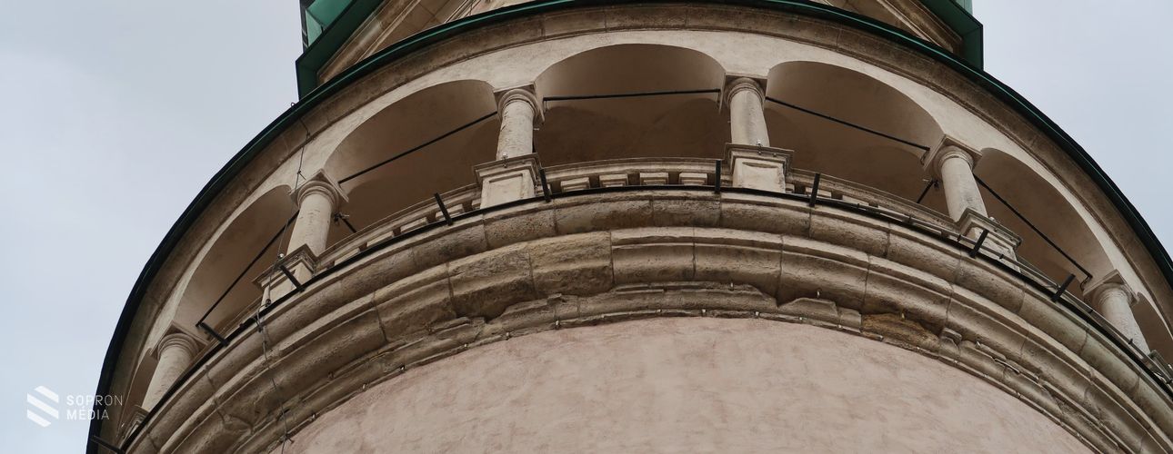 Nagy méretű ezüst emlékérmékkel tisztelegnek Sopron, a leghűségesebb város előtt!