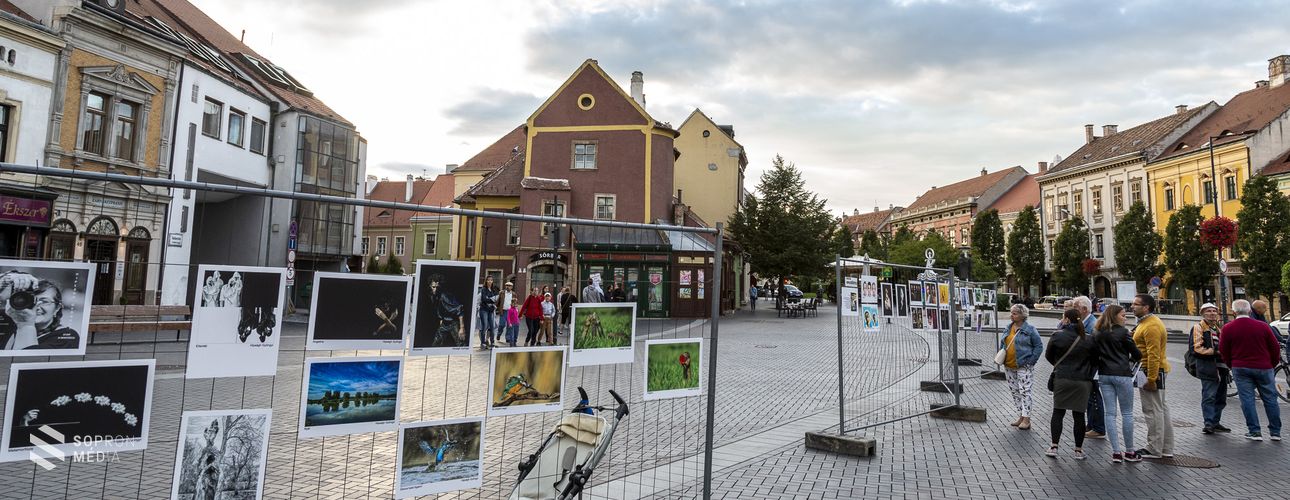 Szabadtéri fotókiállítás a Várkerületen