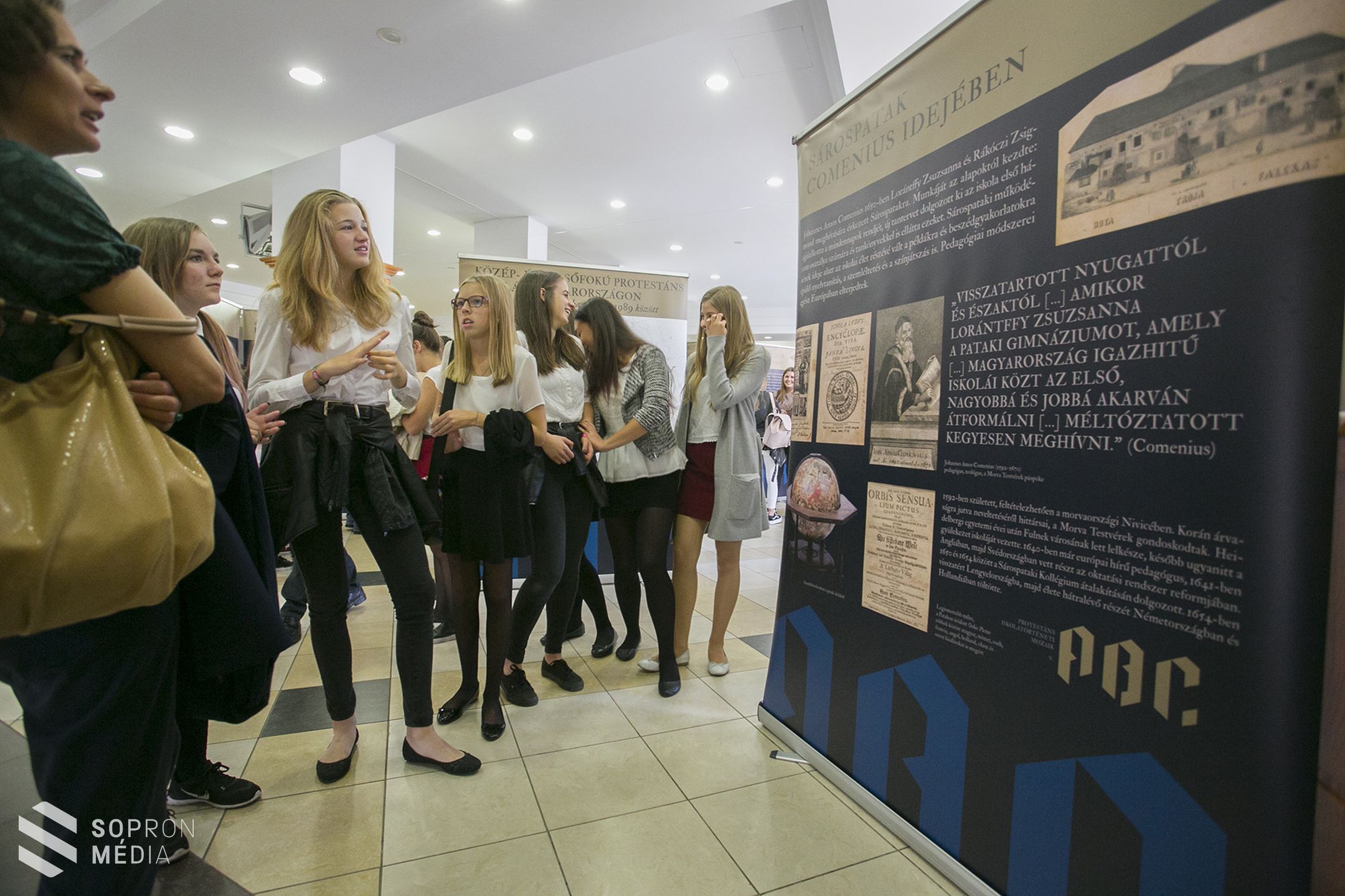 Protestáns Iskolatörténeti Mozaik címmel nyílt vándorkiállítás a Liszt Ferenc Konferencia és
Kulturális Központban
