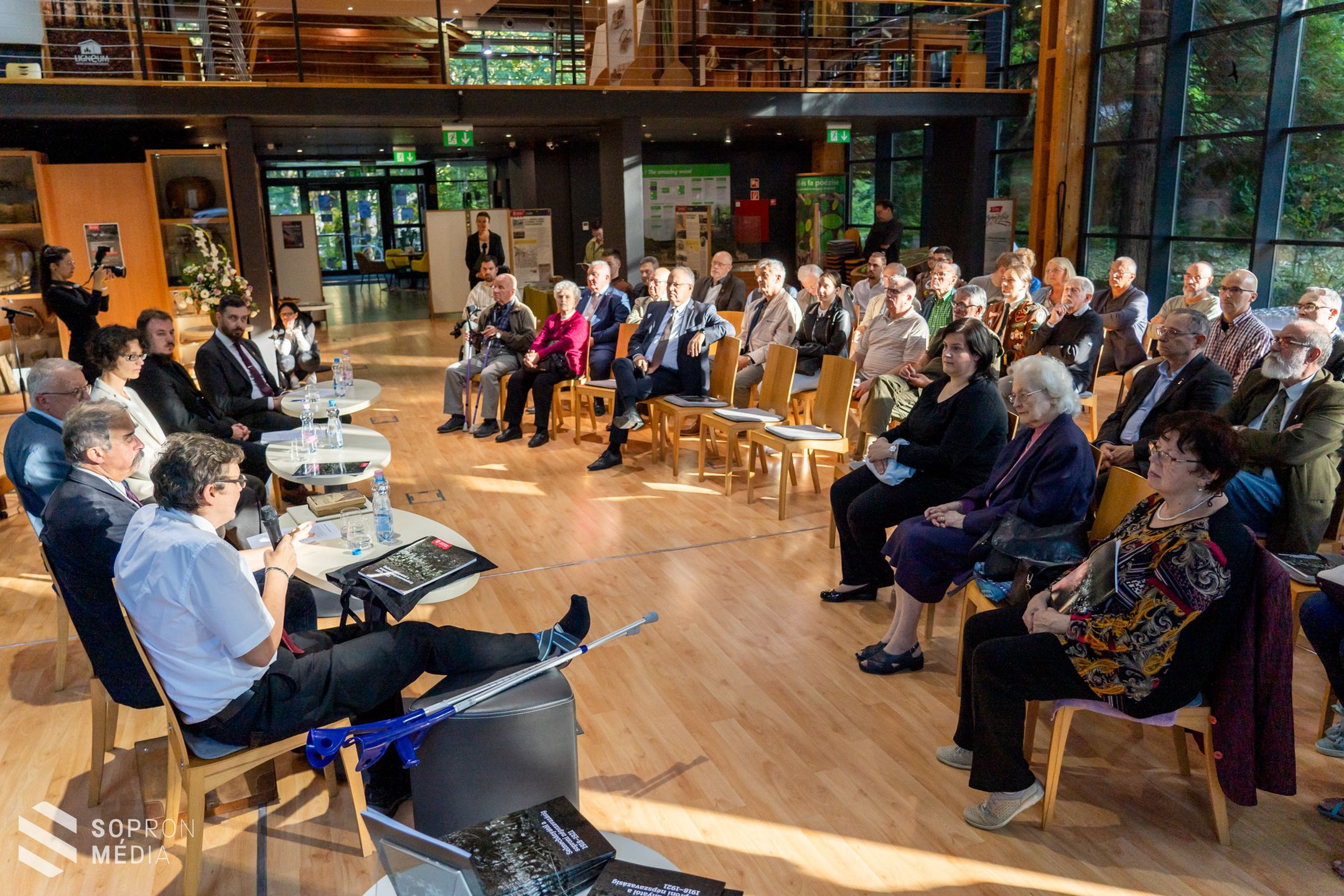 Történelmi tisztánlátás - hiánypótló könyv született a Soproni Egyetem diákságának hőstetteiről