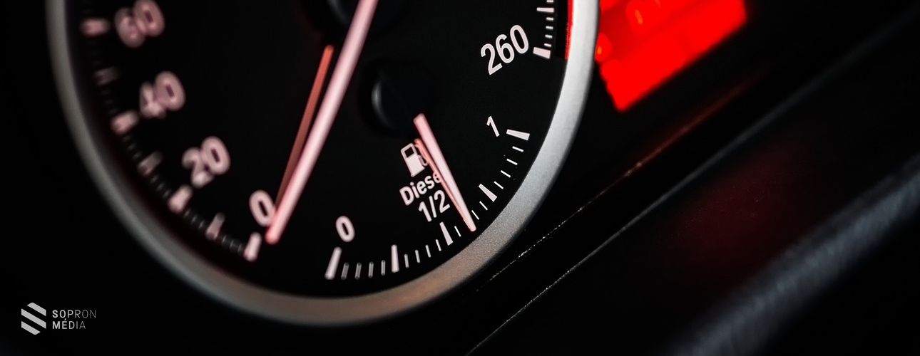 Ittasan és gyorsan vezetett, majd fának hajtott egy férfi Fertőszentmiklóson!