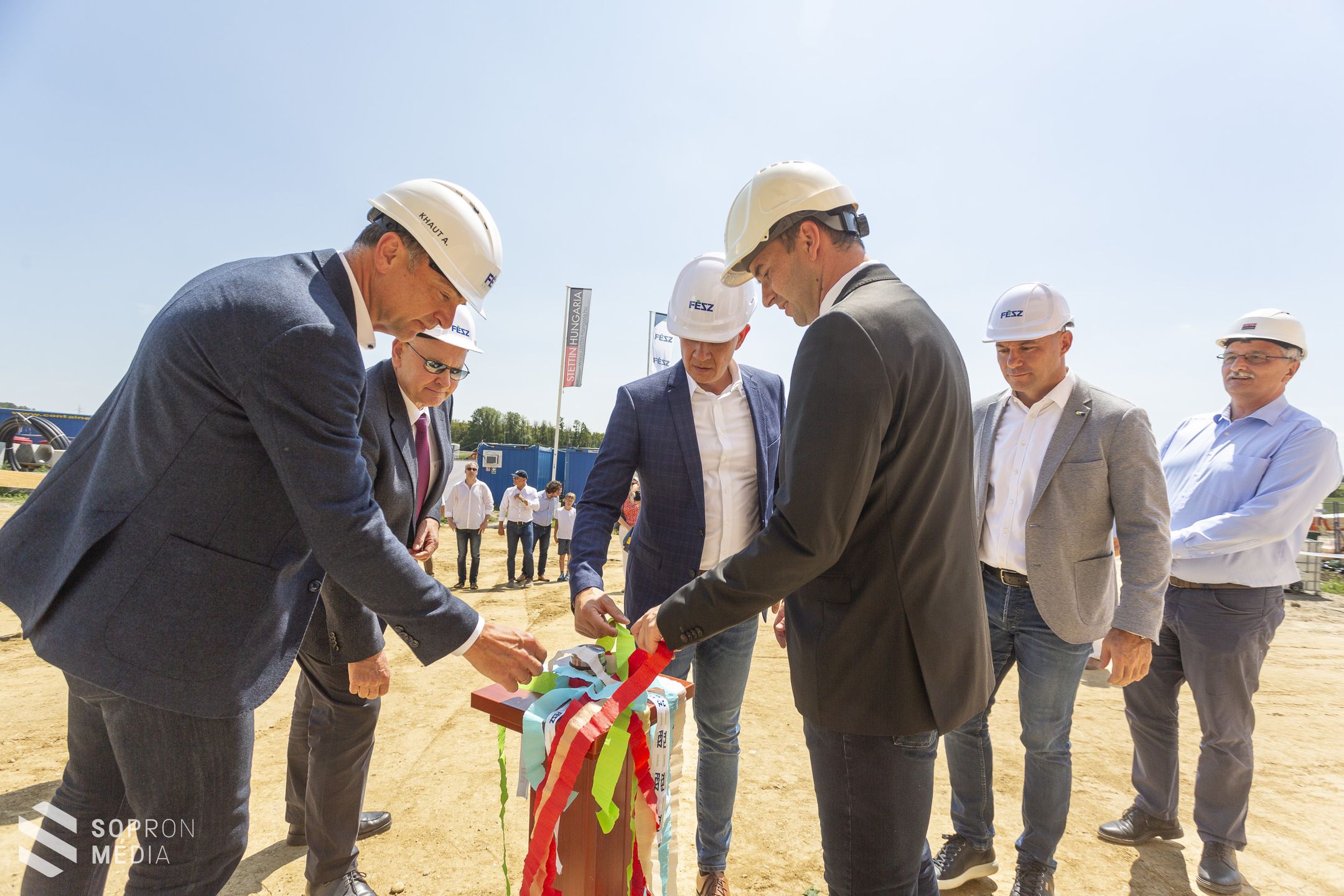 Bokrétaünnep az új inkubátorháznál