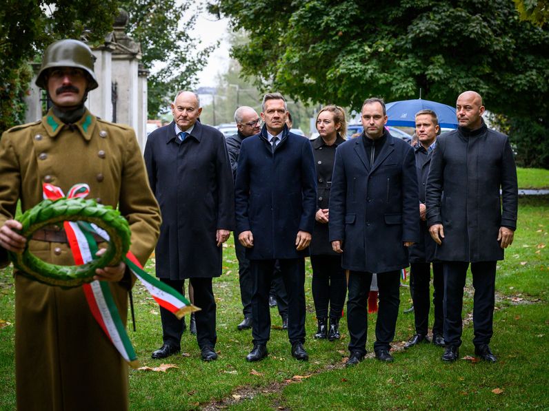 Az aradi vértanúk emléke előtt tisztelegtek Sopronban is