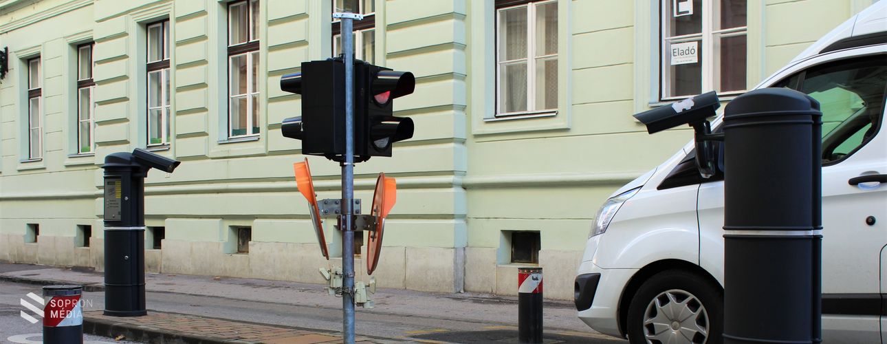 Ismét üzemel a Templom utcai beléptető oszloppár 