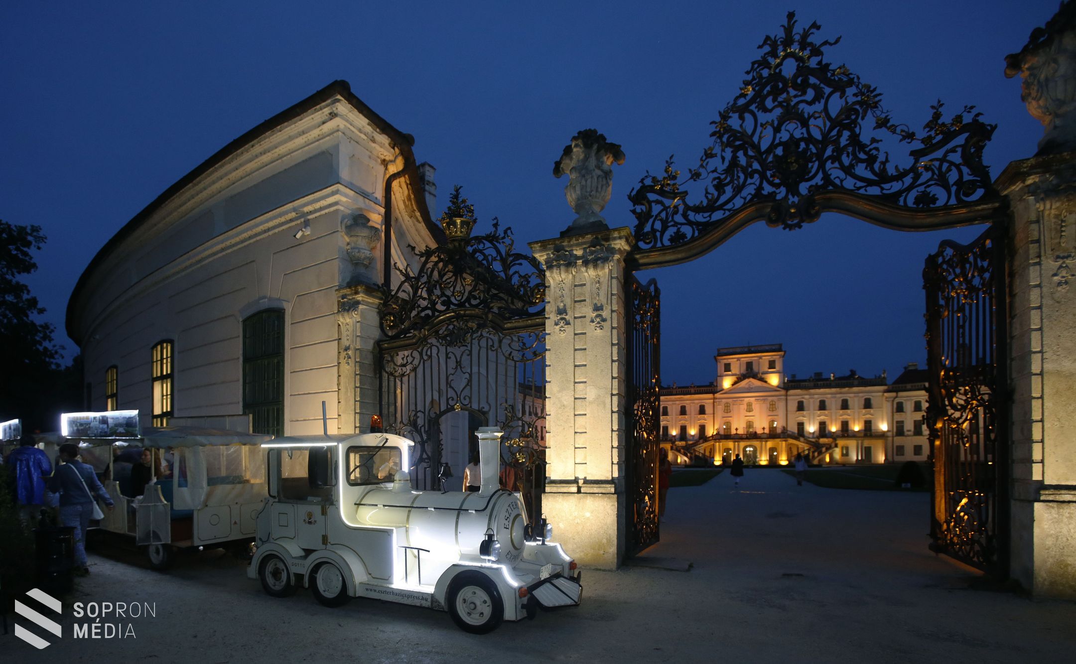 Múzeumok éjszakája: pompa Eszterházán és Nagycenken