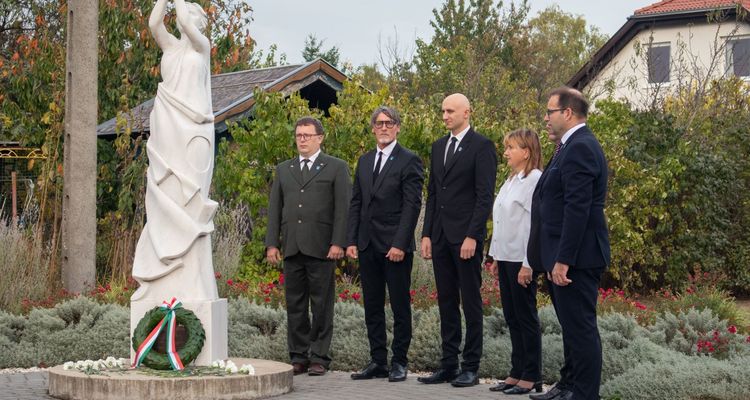 Az 1956-os forradalom és szabadságharcra emlékeztünk bejegyzés borítóképe