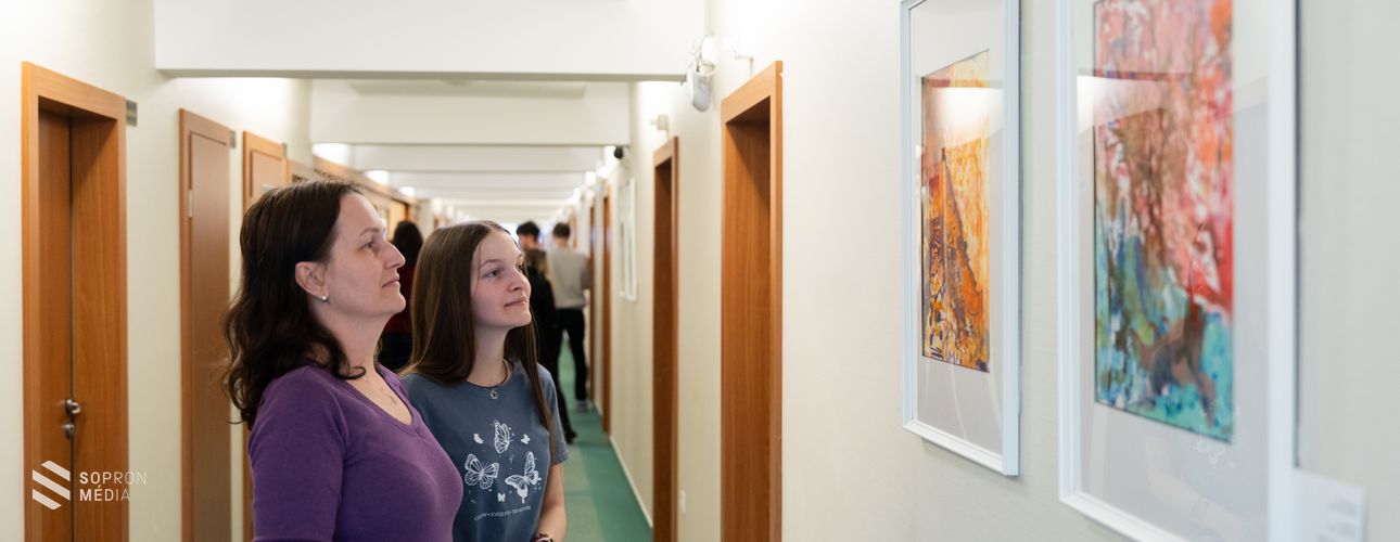 Új alkotásokkal bővült Kóczán Kriszta kiállítása