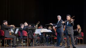 Művészet és jótékonyság: óriási sikert aratott Mága Zoltán soproni koncertje