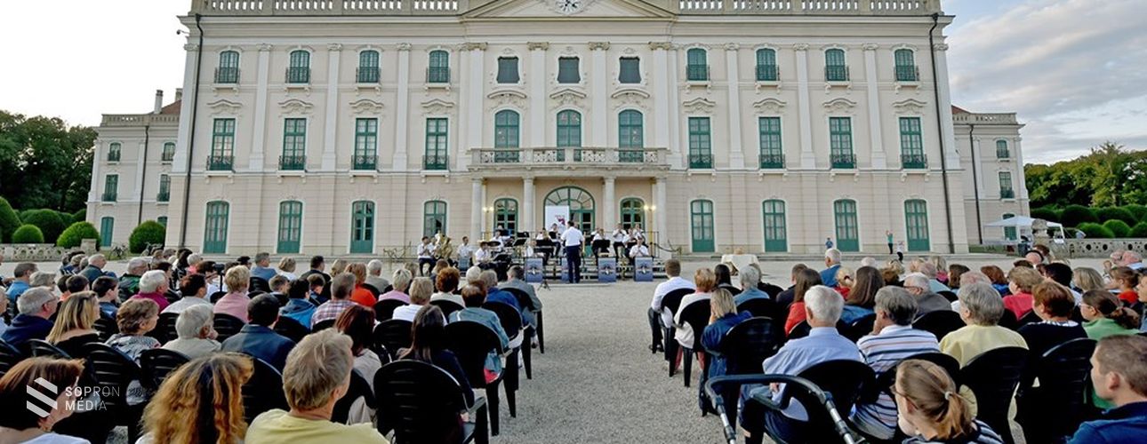 Piknik 30 koncert a fertődi Esterházy-kastélyban