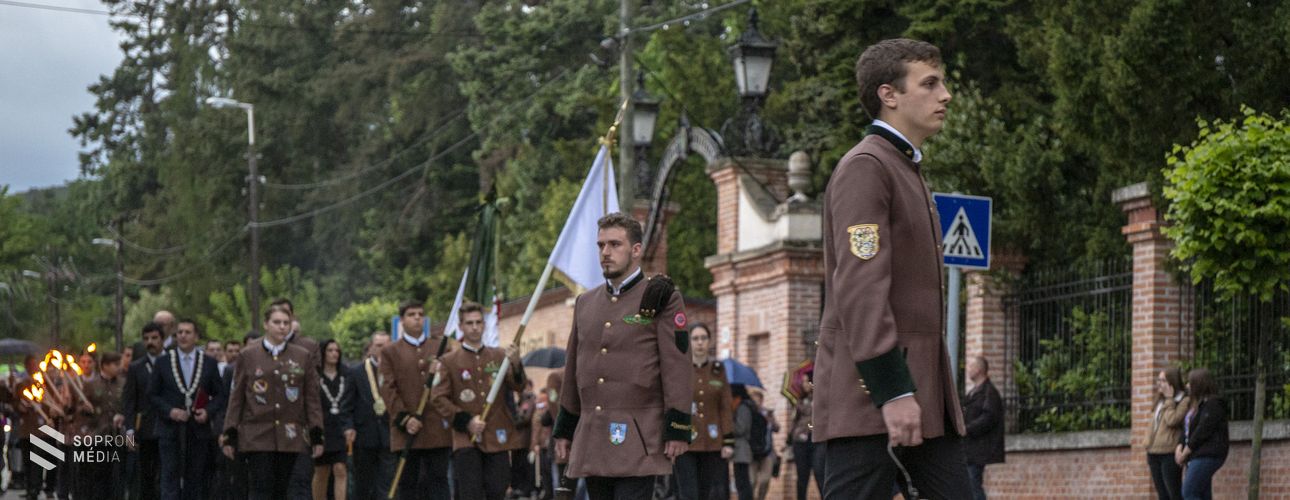 "Sohasem feledünk téged, Sopron!"