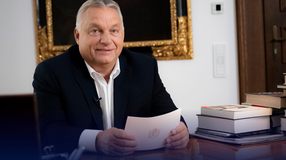Orbán Viktor: Novemberben közel fél havi nyugdíjjal többet visz a postás