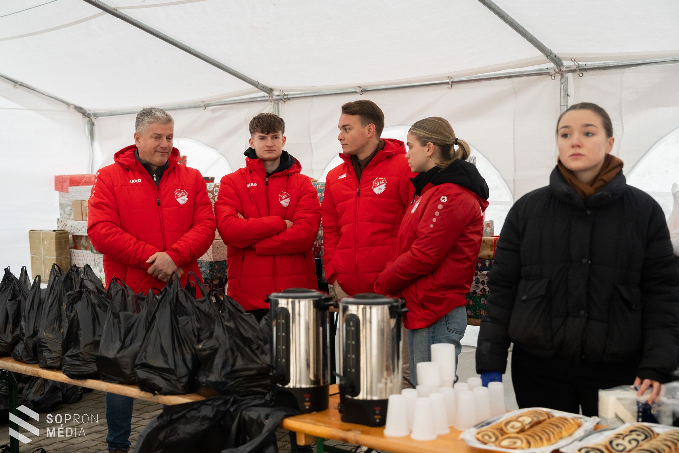 Karácsonyi ételosztást szervezett a Soproni Szociális Intézmény