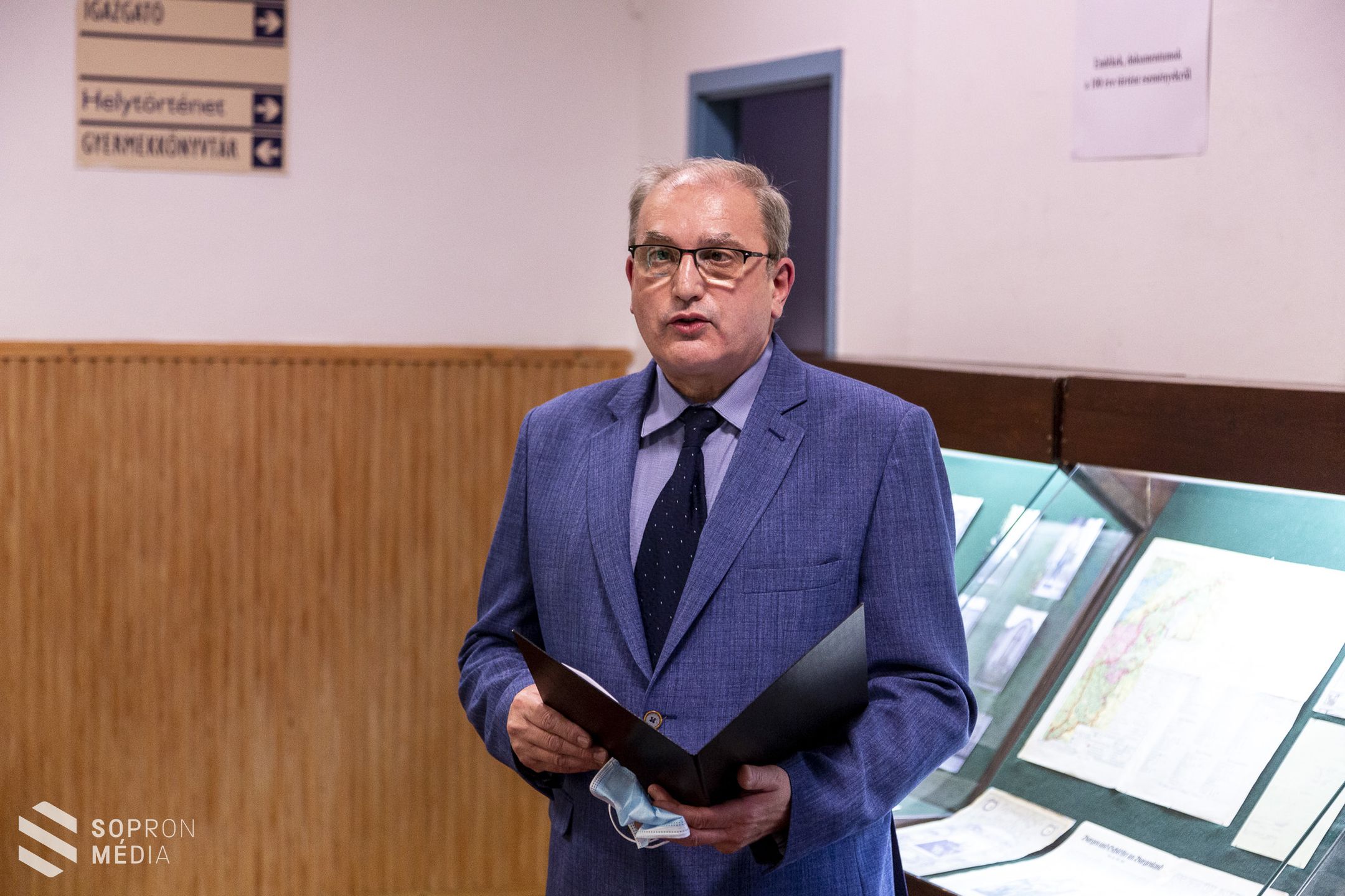 Képeslapok és korabeli dokumentumok idézik meg a népszavazás kori Sopront