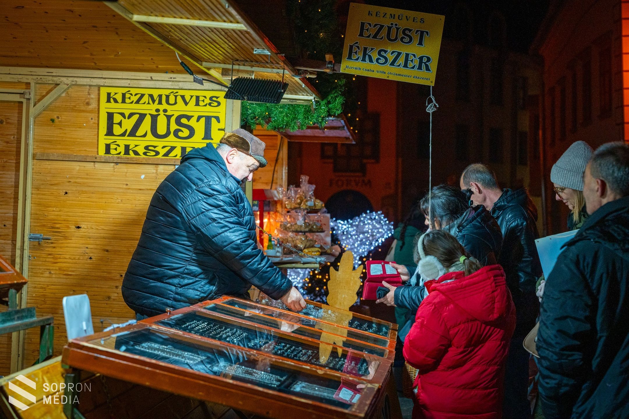 Kigyúltak az ünnepi fények Sopronban