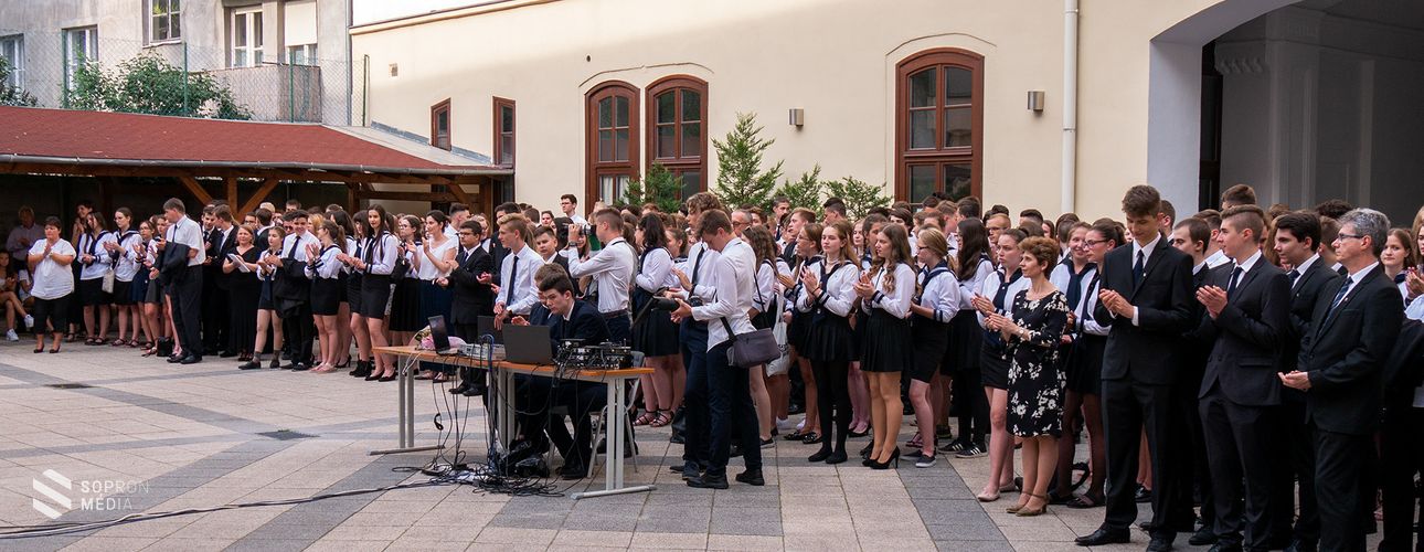 Összefogással gyarapodott és gazdagodott a Széchenyi Gimnázium