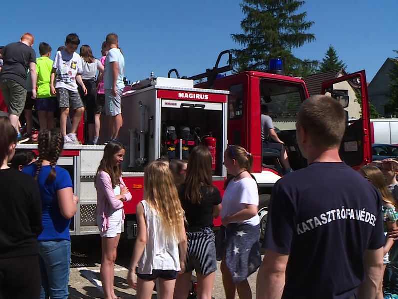 Meghódították a gyermekek a soproni tűzoltóságot