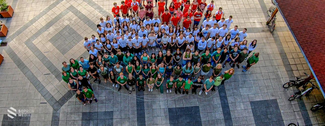 Flashmob a Széchenyiben a nemzeti összetartozás napja alkalmából!