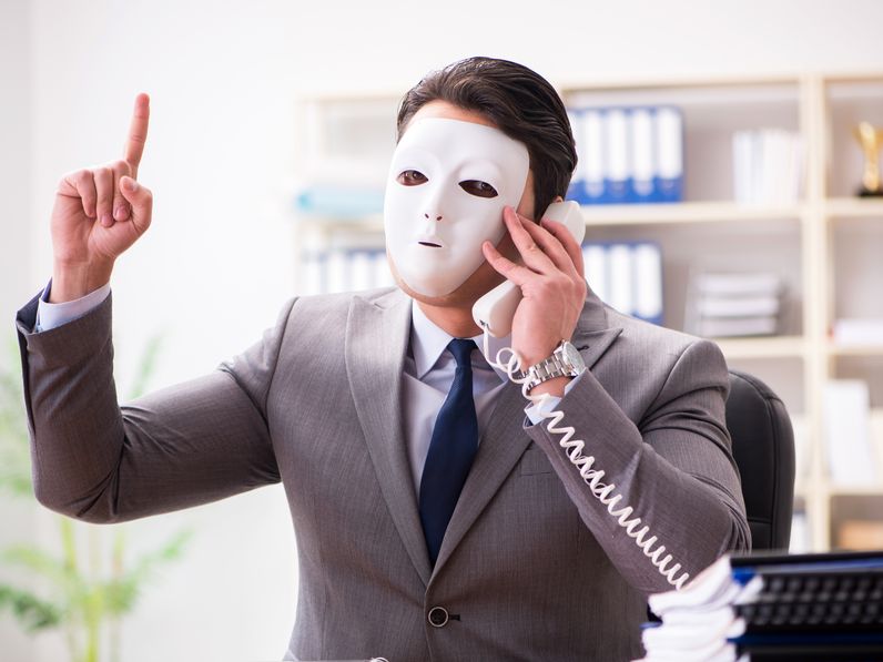 Még mindig sok embert átvernek a bankbiztonsági szakemberként telefonáló csalók!