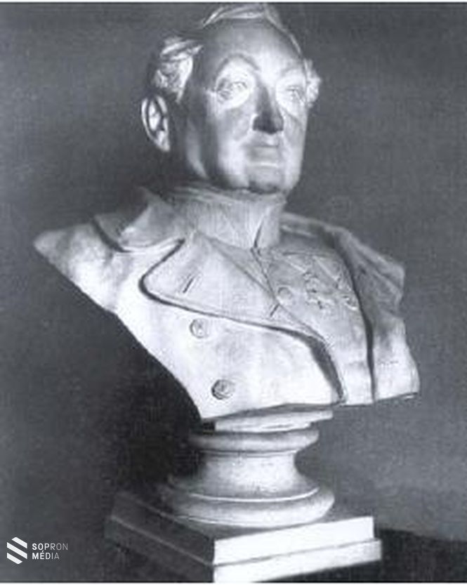 Kőszeghi-Mártony Károly mellszobra 