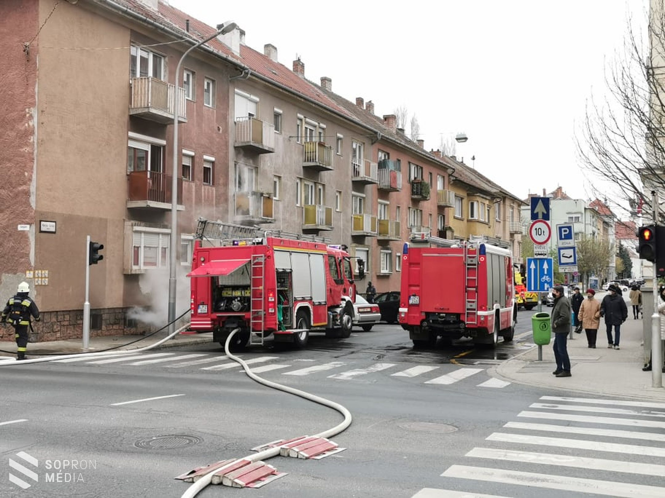 Tűz volt egy társasház pincéjében a Csengery utcában - GALÉRIA