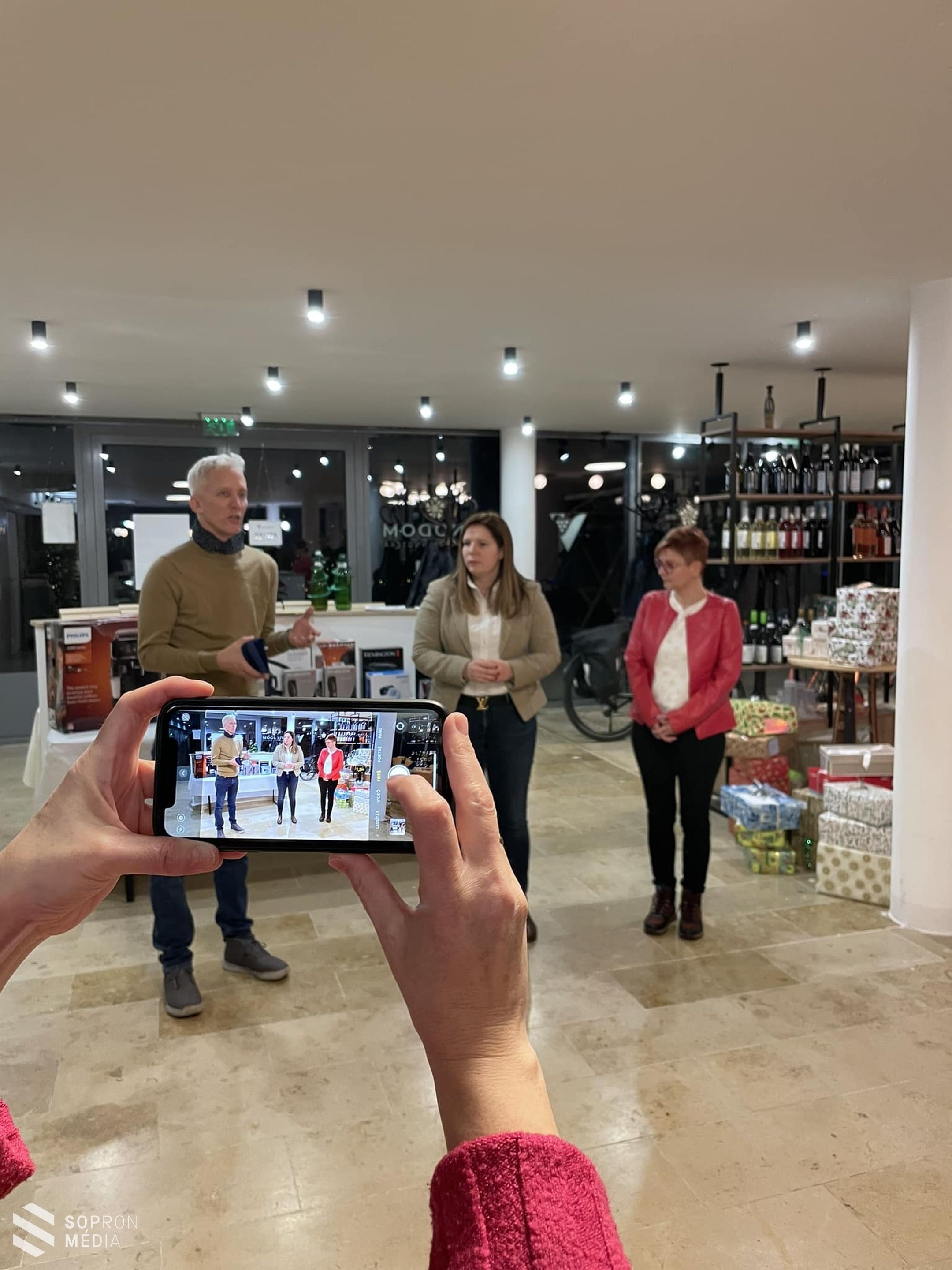 Háztartási eszközöket adományozott a Rotary Club Sopron a Soproni Szociális Intézménynek