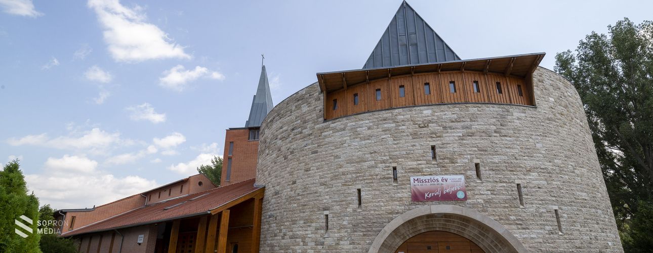 Templomi koncert a Jereván lakótelepen