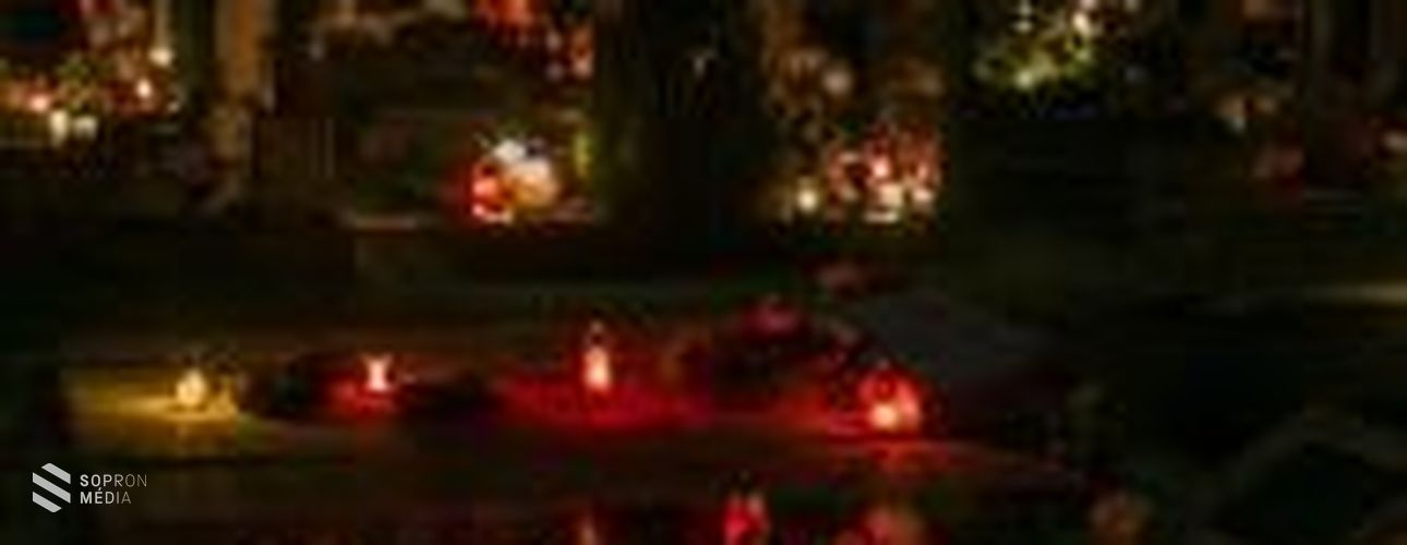 Nagy a forgalom a temetőknél (Galéria)