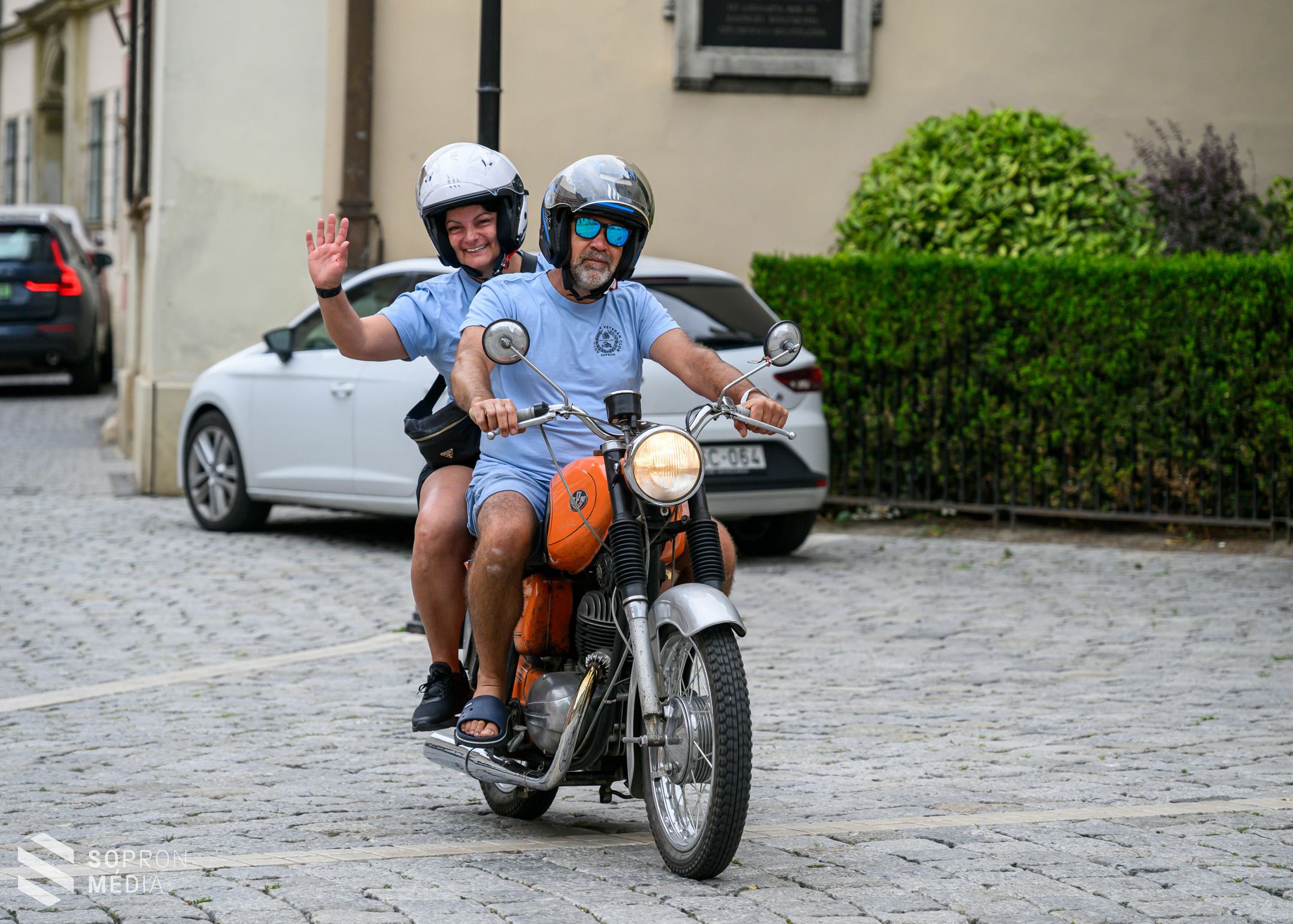 Különleges autók és motorok lepték el Sopron utcáit