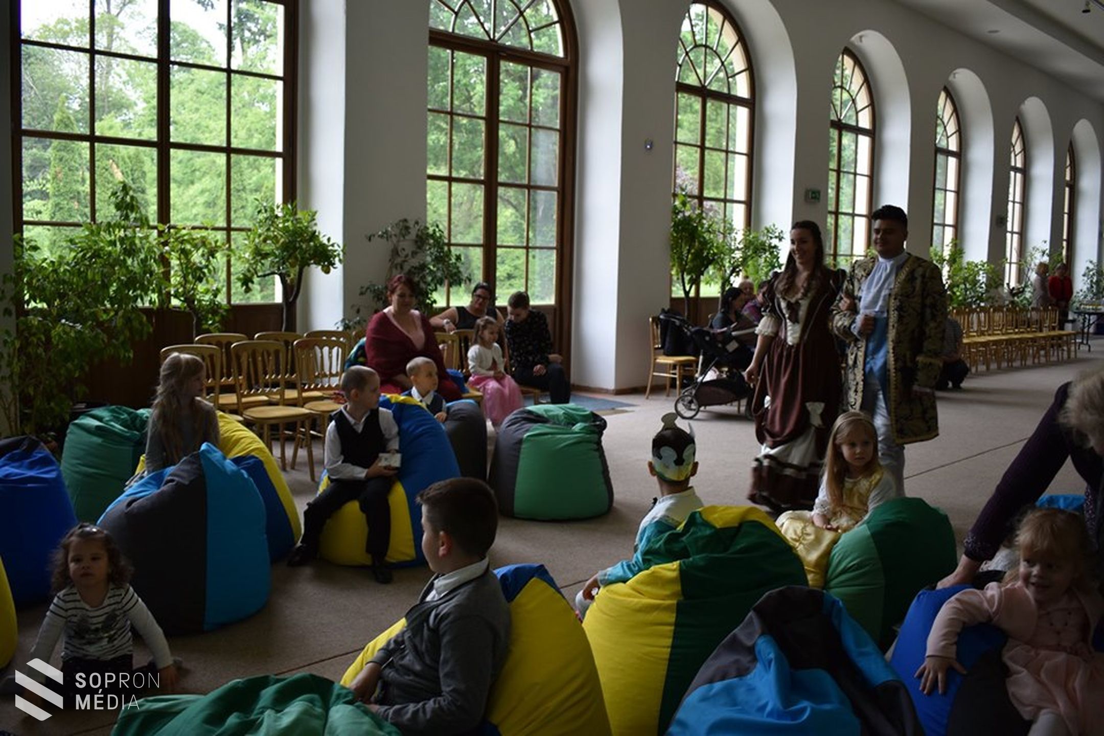 Képgaléria a fertődi Esterházy-kastély kishercegi báljáról