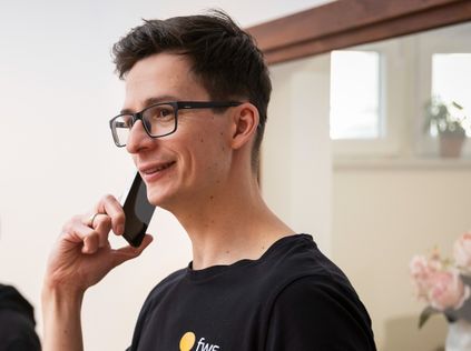 Telefonos kapcsolatfelvétel lépés képe