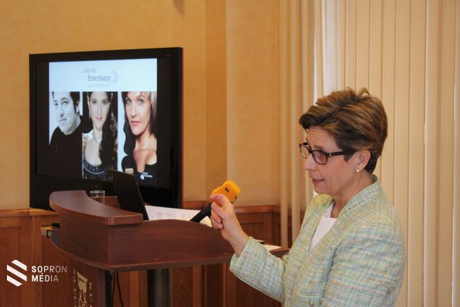 Schneider Erika az alapítvány magyarországi képviselője 