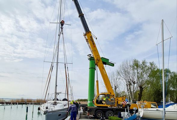 8.5 tonne total weight sail boat set on water using our XCMG crane truck