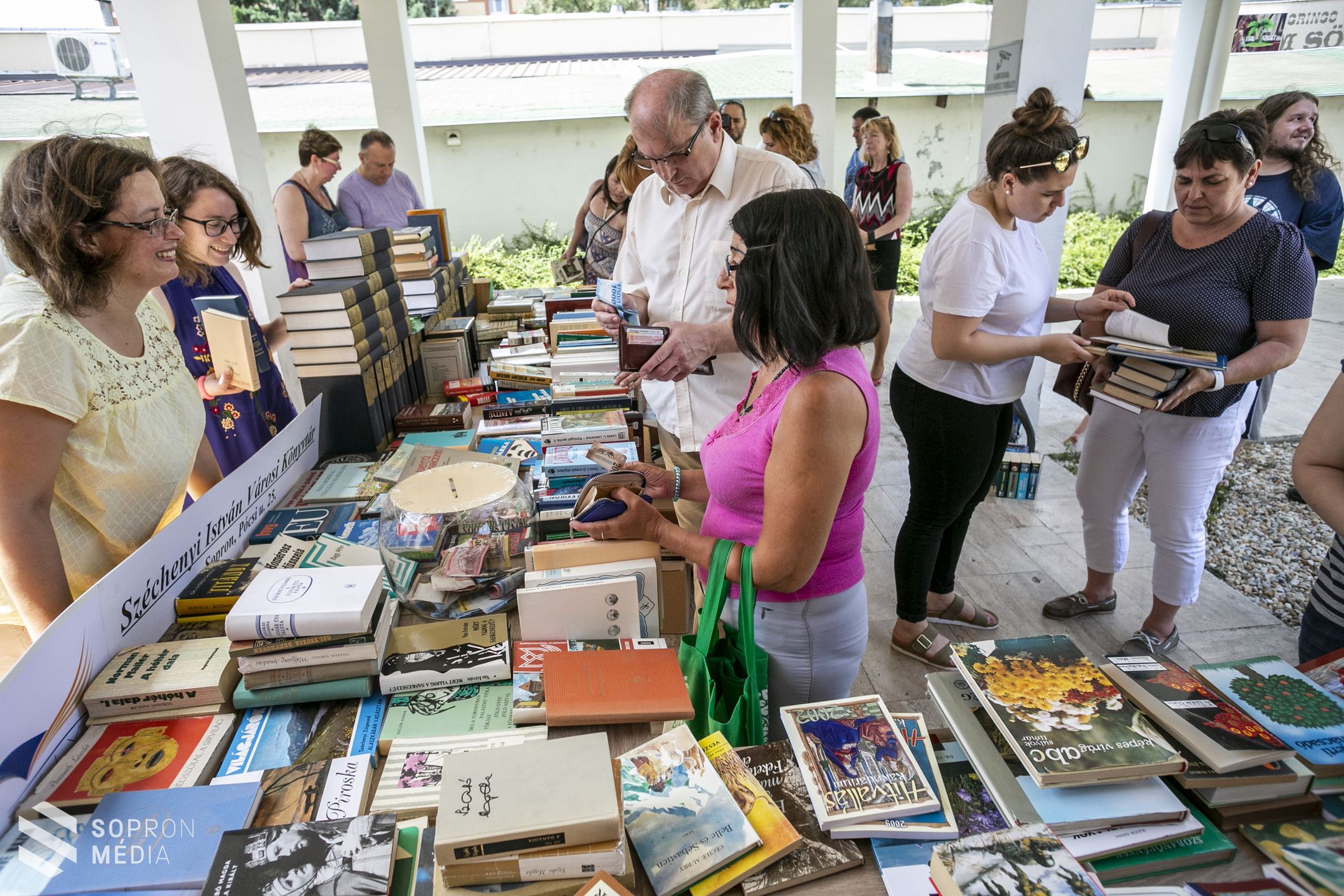 Idén először tartottak Ünnepi Könyvhetet a Jereván lakótelepen