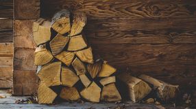 Nem létező tűzifát hirdettek, 11 millió forintot csaltak ki vele