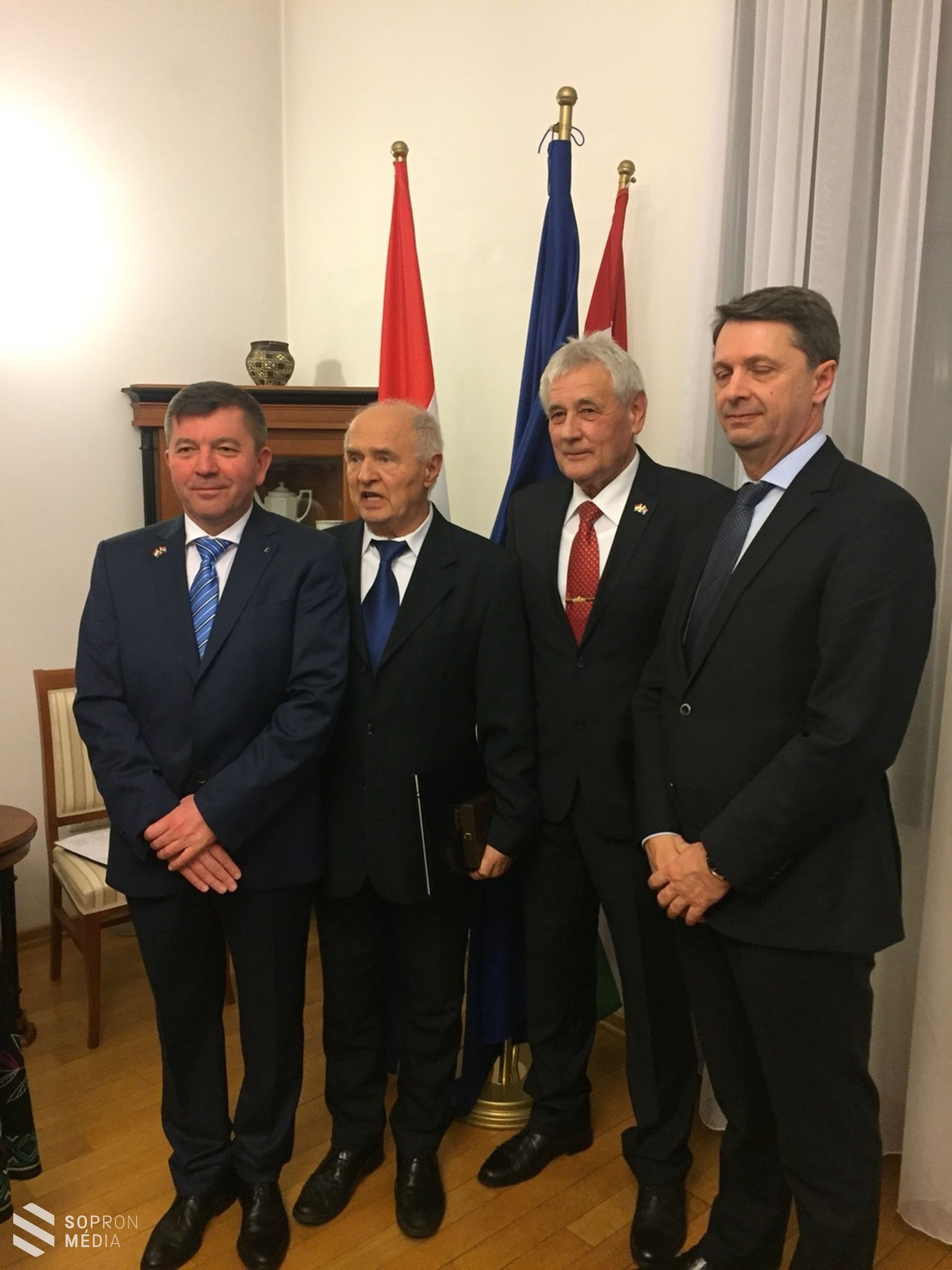 Horvát Pleter Érdemrenddel tüntette ki Horvátország köztársasági elnöke Firtl Mátyást