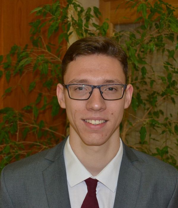 Nyolc év biztonság