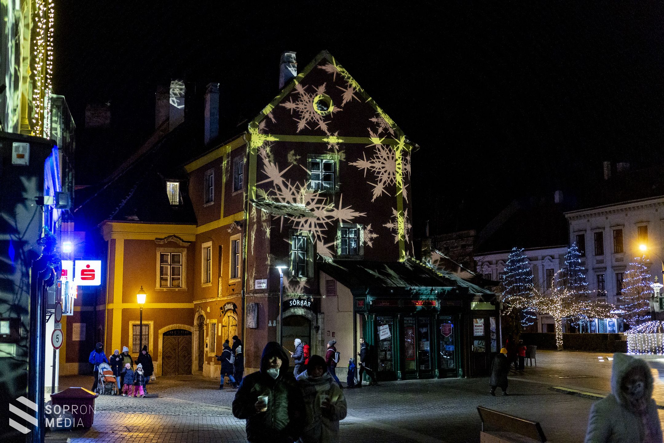 Meggyújtották a negyedik gyertyát Sopron adventi koszorúján
