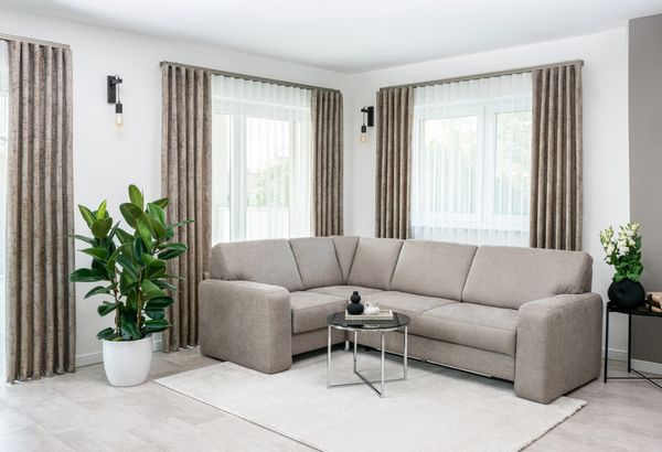 MÄKKOSŤ, HEBKOSŤ A ELEGANCIA NEVYLUČUJÚ CHARAKTER