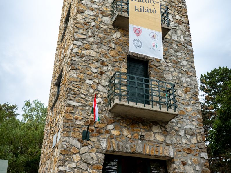 Megújult a 90 éves Károly-kilátó