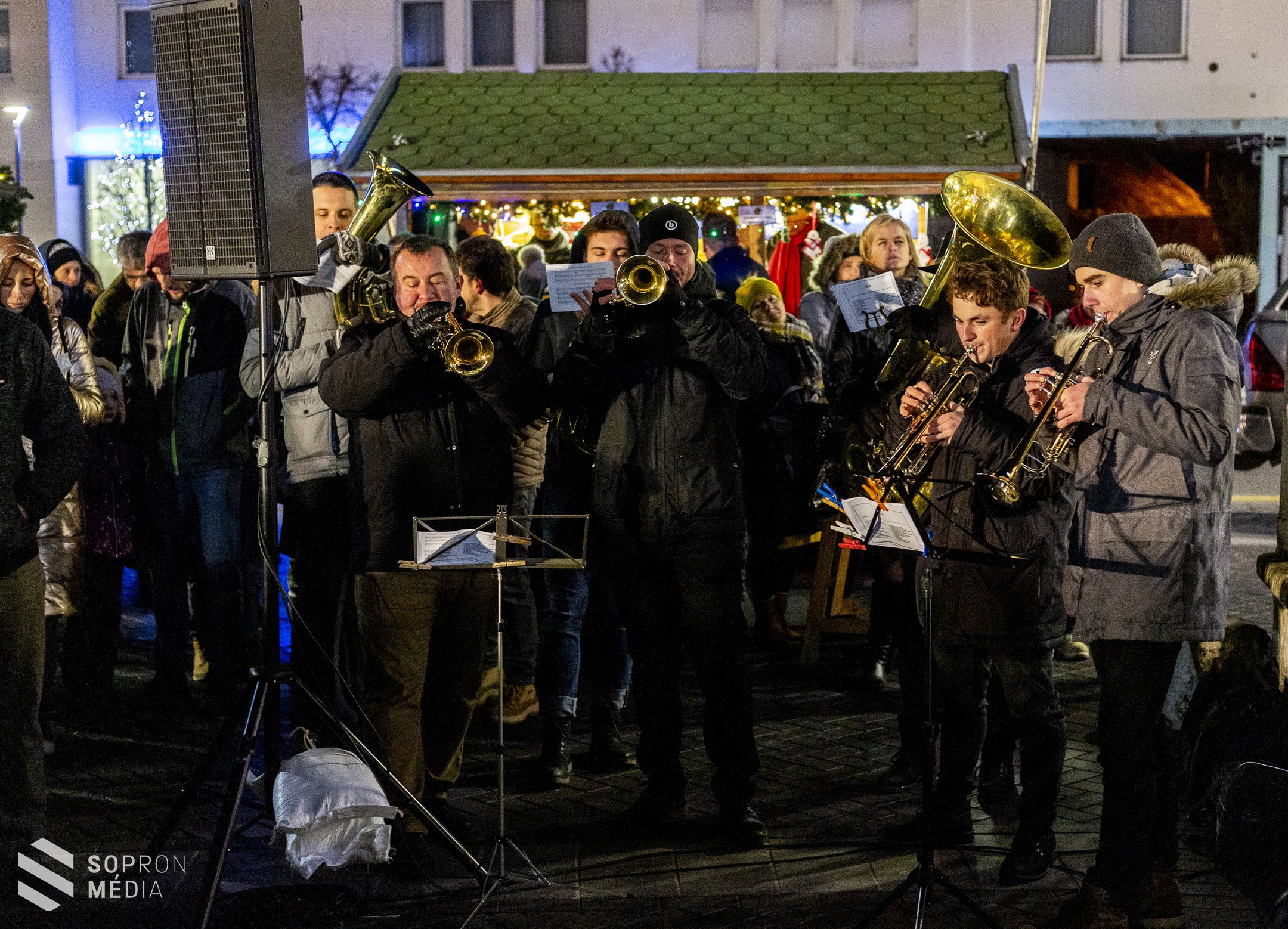 Meggyújtották a negyedik gyertyát Sopron adventi koszorúján