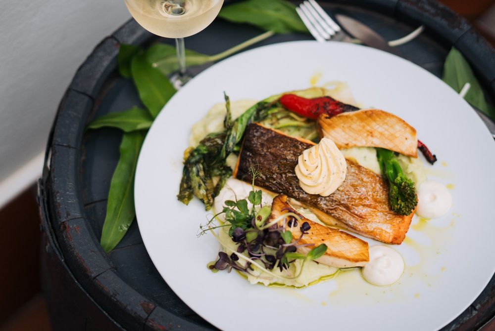 Hungarian and international flavors, seasonal offers, local ingredients, and our own pastry workshop all combine to ensure that dining with us is a true experience.