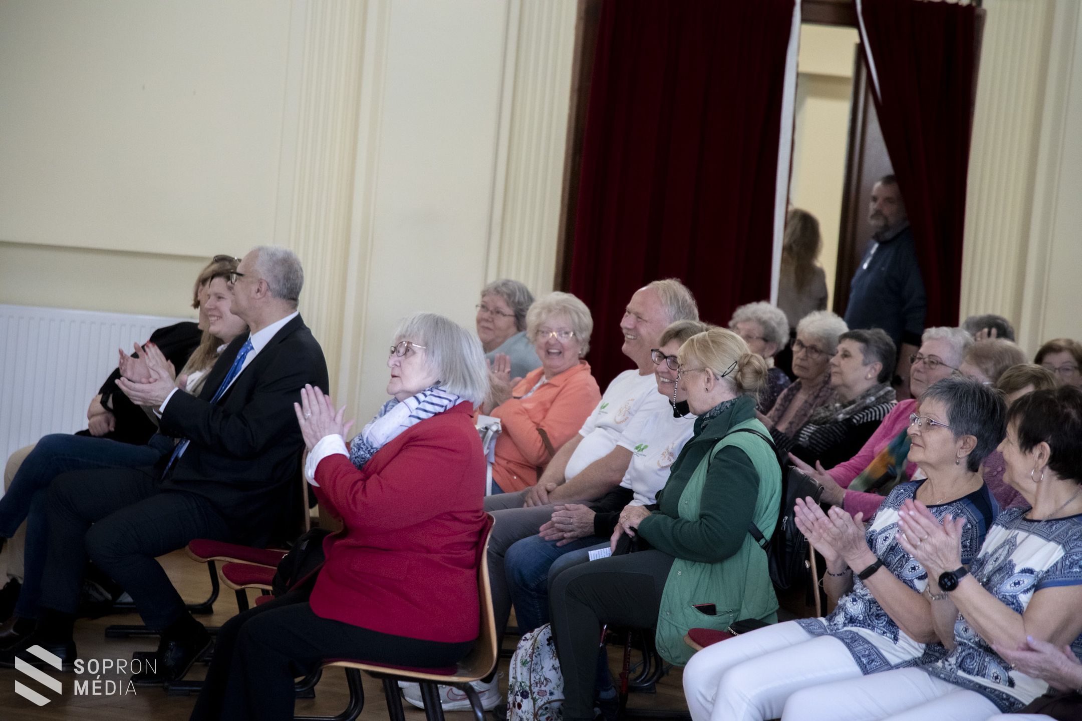 Mozgással és a kulturális műsorral ünnepelték az időseket Sopronban