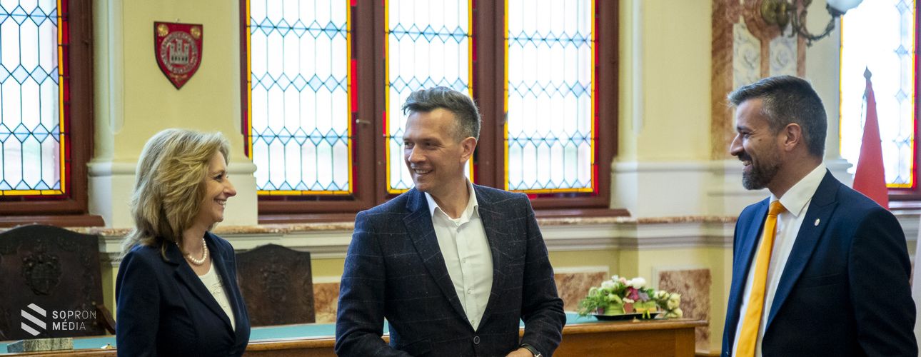 Dr. Ferencz Orsolya: a választás legfőbb tétje a béke és a magyar emberek biztonsága